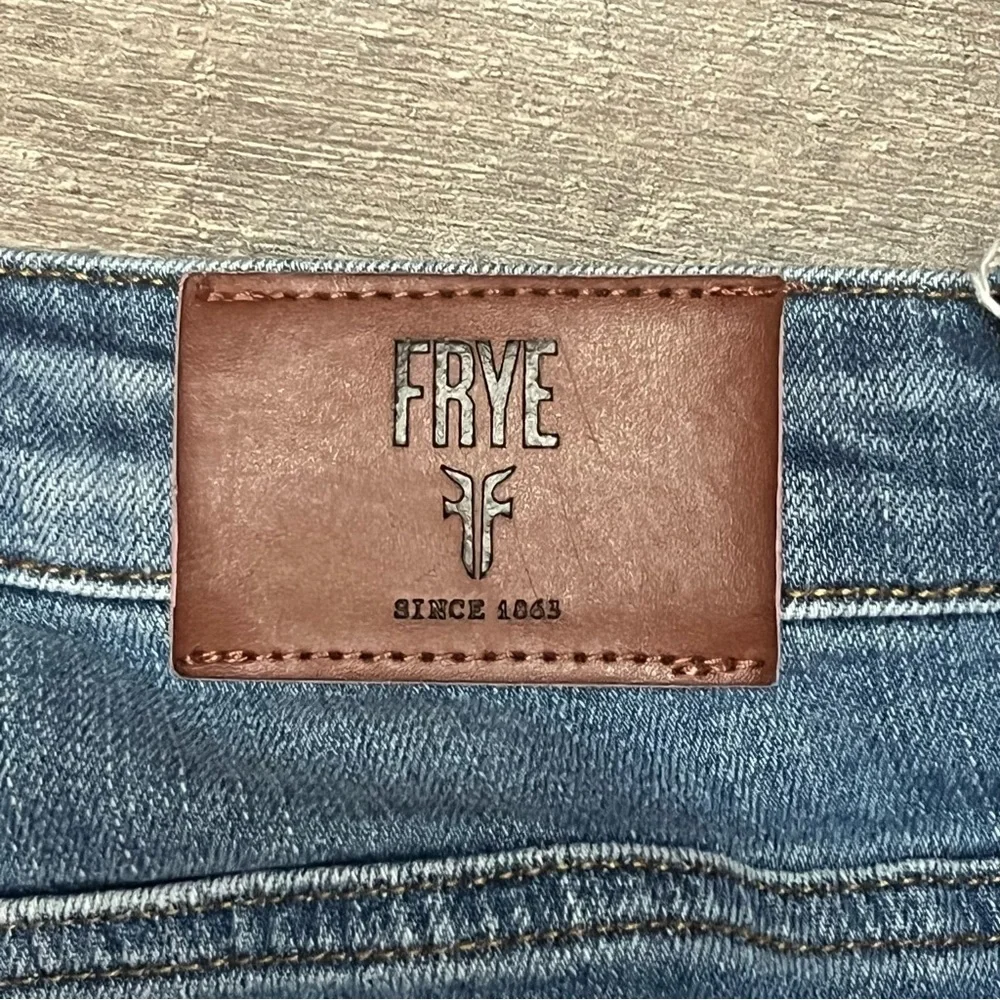Frye Ladies Jeans Size 8 - Picture 3 of 6